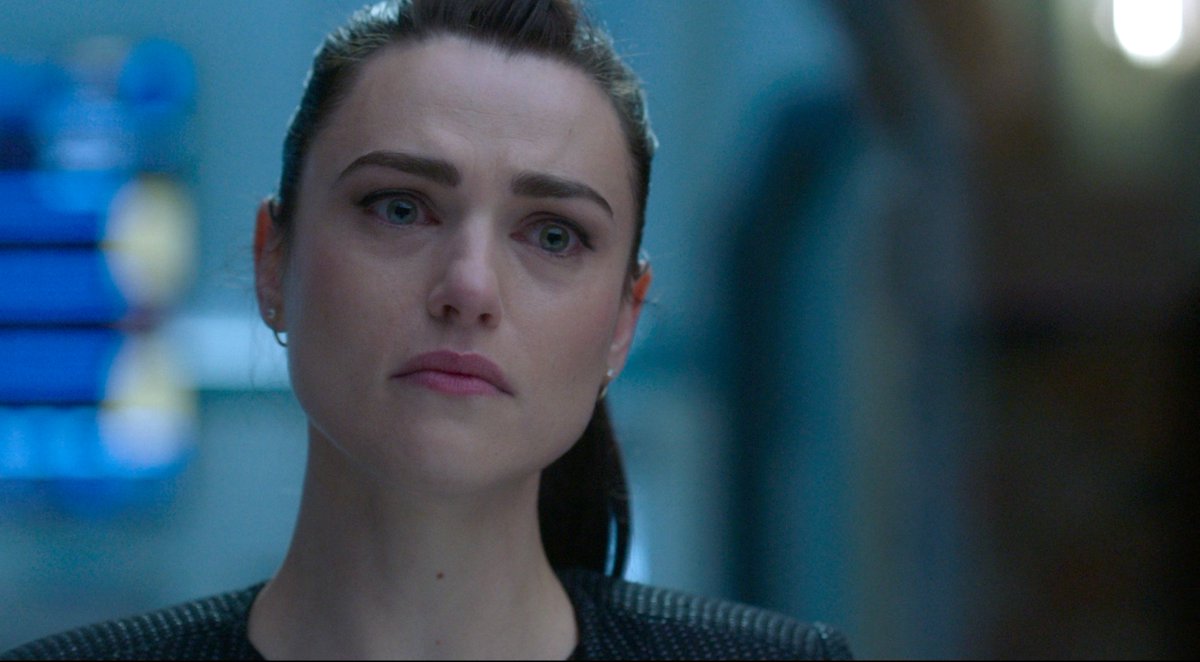 Csirj On Twitter Lena Wore Dark Colours And Pale Lipstick Like A Grieving Widow While Kara Was 