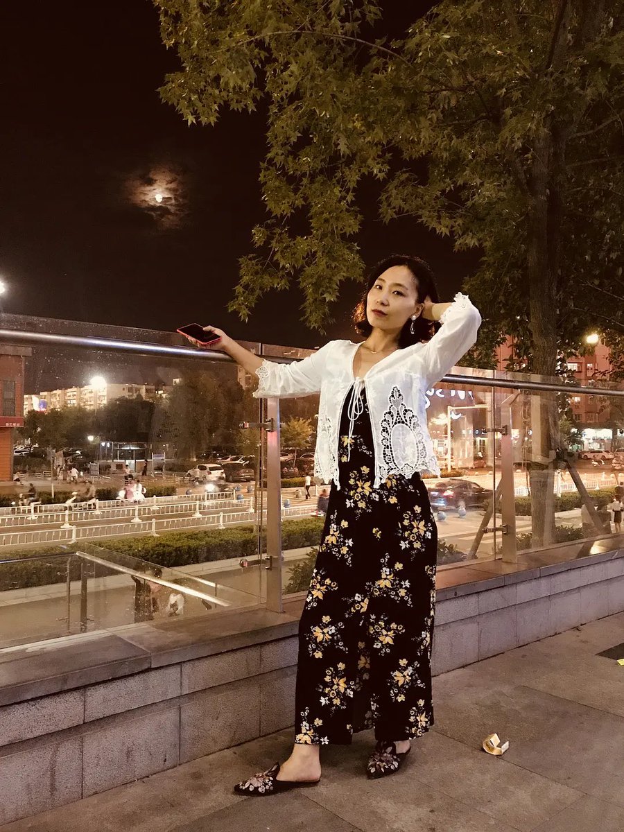 晚上和男人出去約會，到旅館後被幹了一頓。