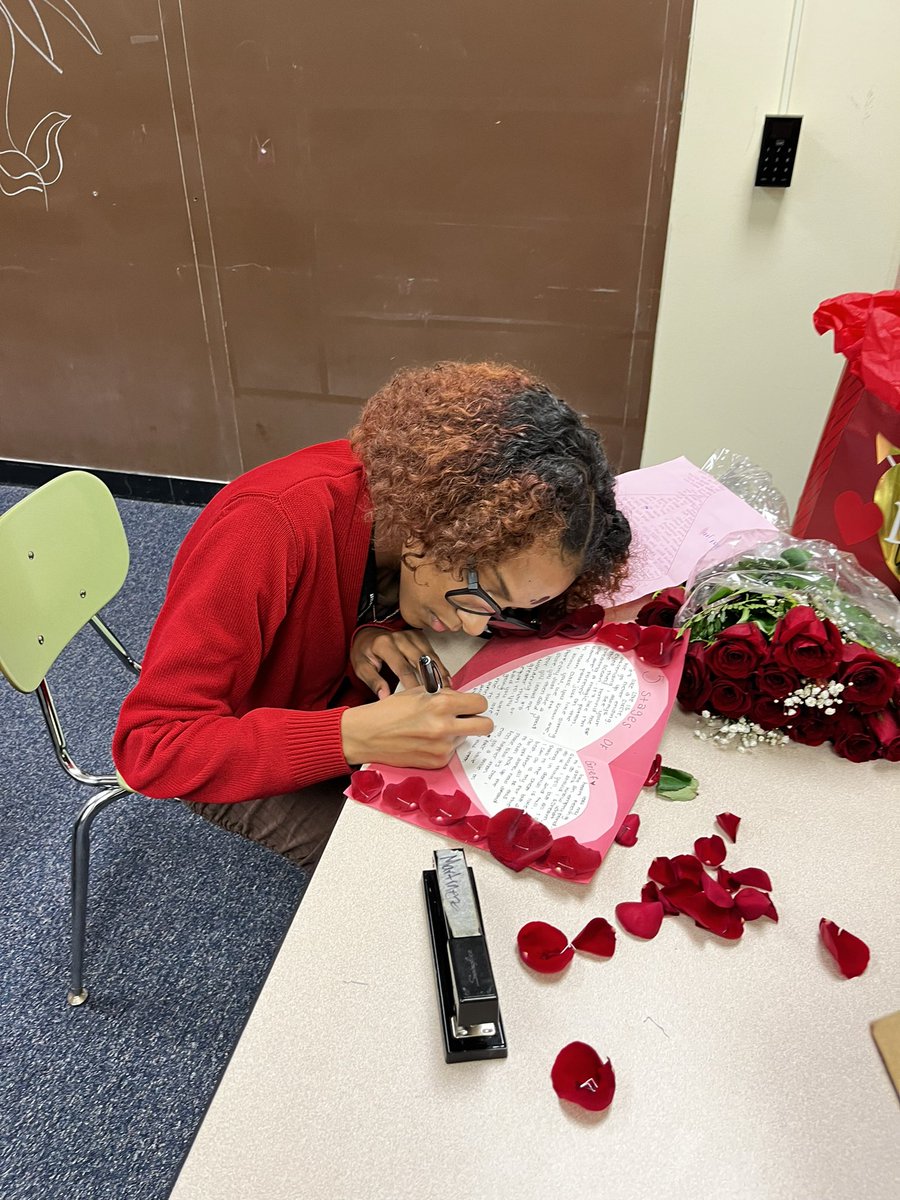 AngMartinez14's tweet photo. Math Vocabulary plus writing equals creativity by Junior level @RichTownshipHS Students #RichInStudentSuccess #Mathpoetry https://t.co/vMqkd7rKVh