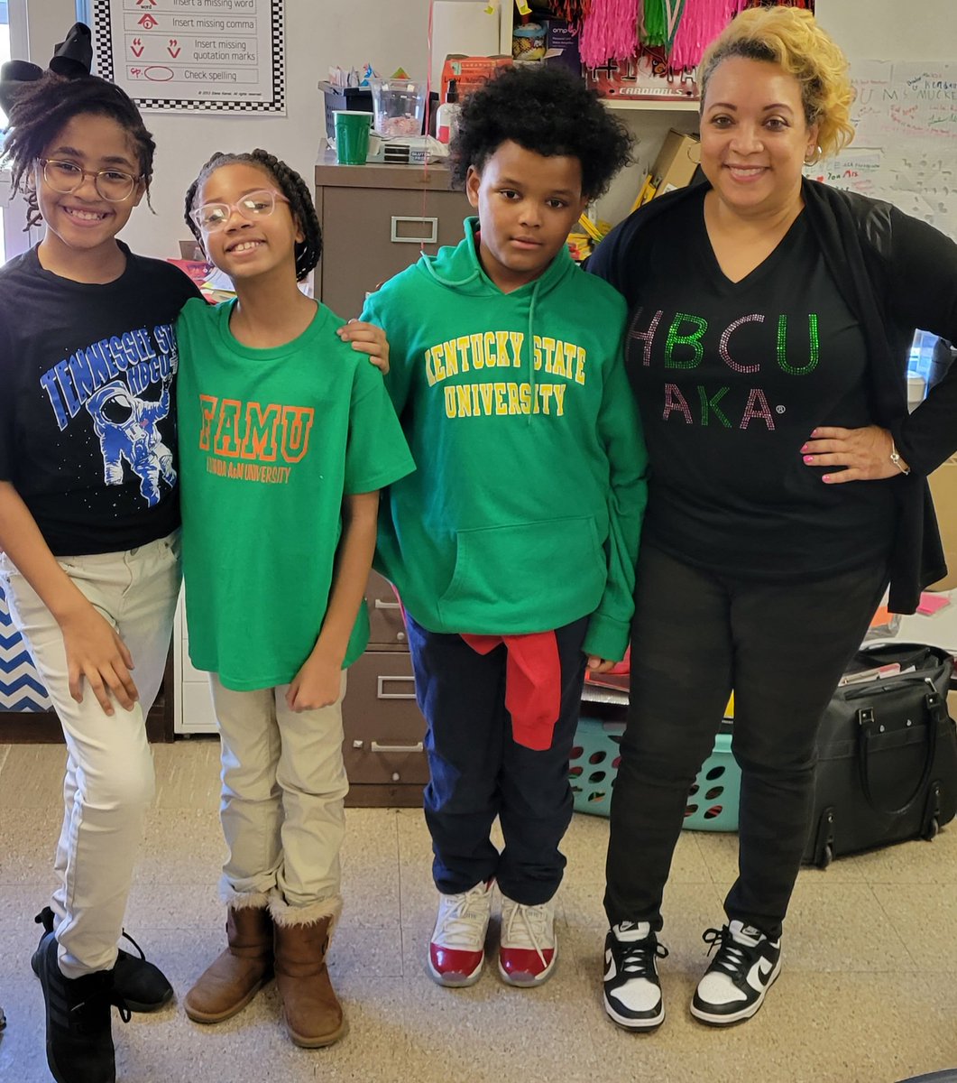 Mucker2ndgrade's tweet photo. #HBCU DAY! @LouisvilleCHS marching band and Stingettes, @AlphaPiAlphas did a GREAT JOB! @JCPSKY @AudubonES https://t.co/Pfhp4GaVoj