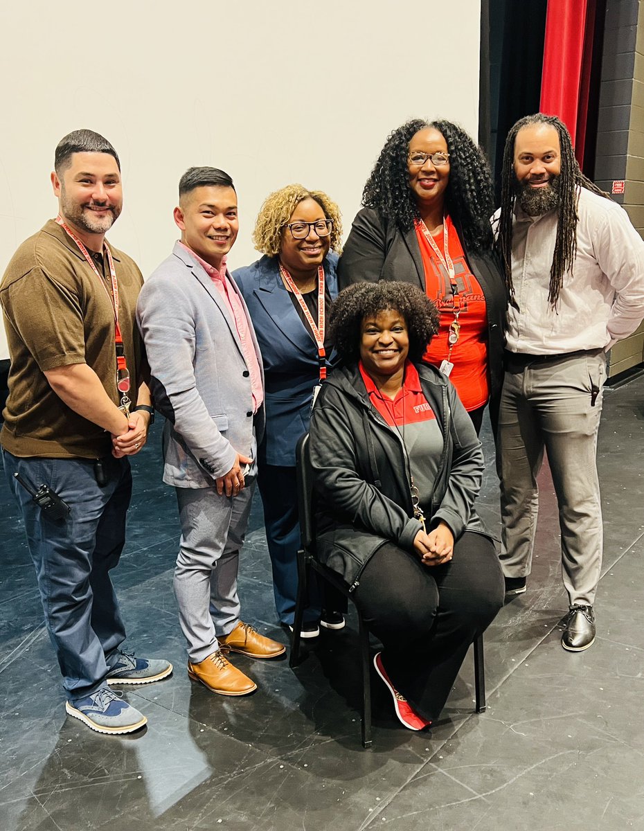 Glad to be working alongside this wonderful leaders! @EdleaderMoran @mswheatfall @J_Calmese @Rene_Lugo1 @mrs_ebradley #houstonisd @FurrHS #destinationgreatness #leadlearner