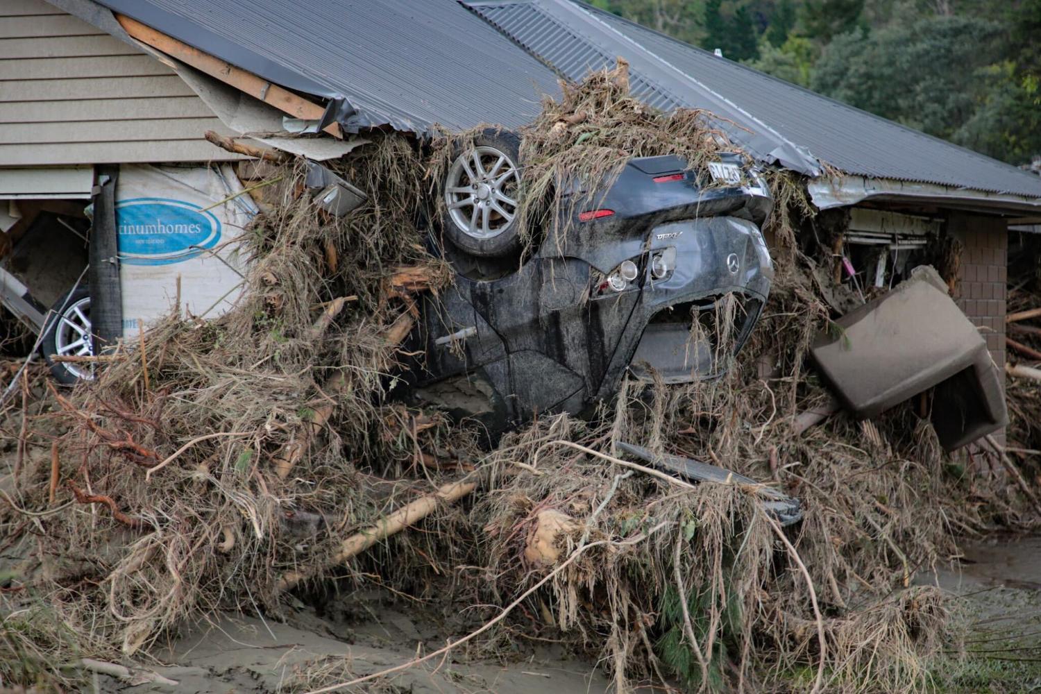 nzherald on Twitter "Cyclone Gabrielle floods Esk Valley, Hawke’s Bay