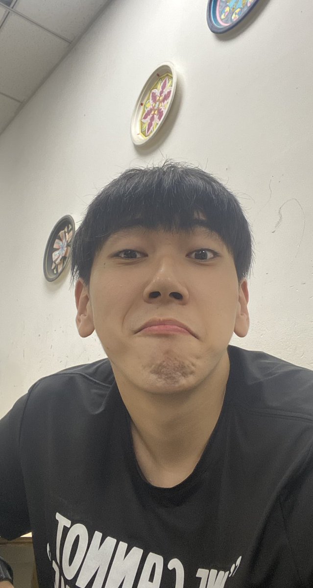 ztffffff's tweet photo. 哈哈哈 https://t.co/Uhl8HbYsdO