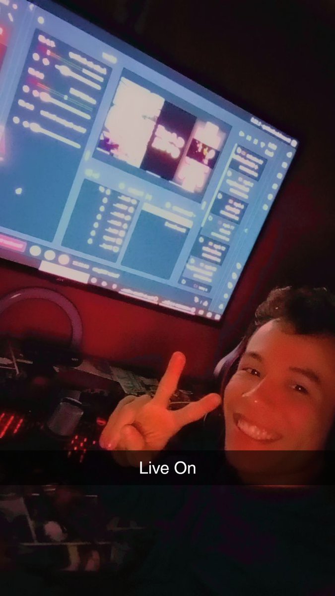 Menpacbr15Silva's tweet photo. Live On no YouTube: https://t.co/kV2heDq7dF https://t.co/QeTNySlrgV