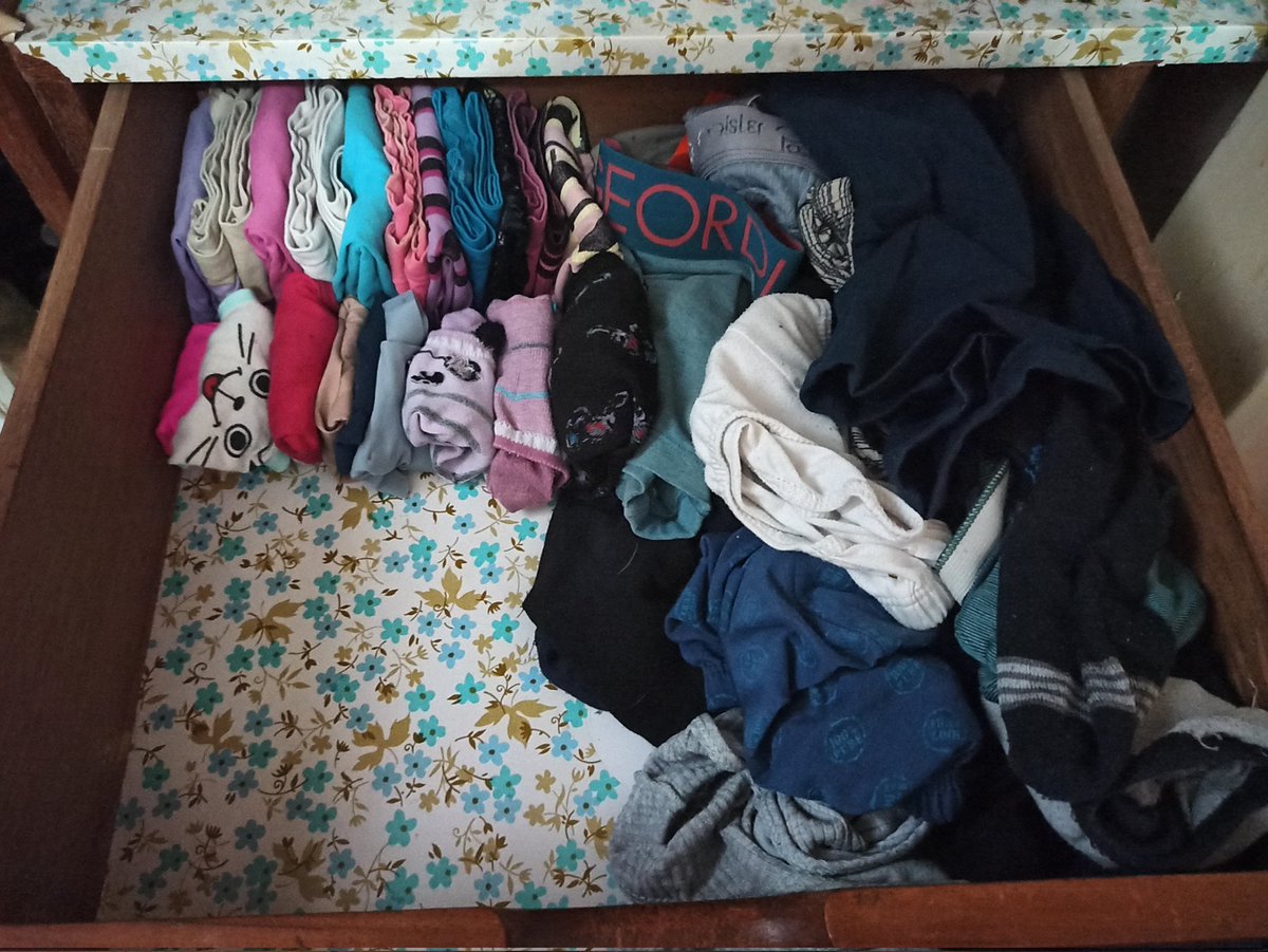 XoseErgo's tweet image. Hay dos tipos de personas:
Mi novia/Yo