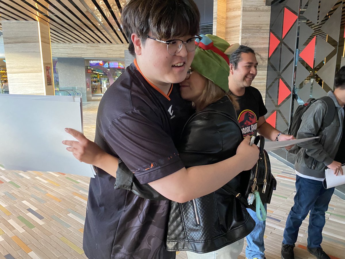 hitkory's tweet photo. @EstJerry1 Ahí anduvimos, hasta consolando, la primera partida de la jugaron en Verdad. Seguiremos apoyando ❤️❤️❤️ #estral https://t.co/SwCYqbHUfI