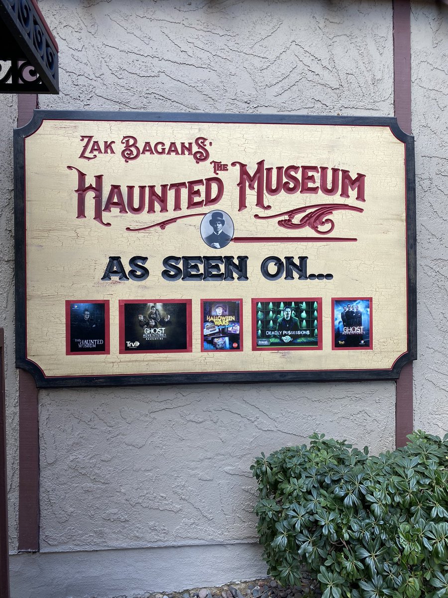 StaceyRenee07's tweet photo. So today, my whole day was made!!! I ventured out to the @Zak_Bagans Haunted Museum and while checking in, MET ZAK BAGANS!!! The museum was everything I thought it would be and getting to see Zak made it better!! Fan girling SO hard today!! @hauntedmuseum @GhostAdventures https://t.co/qVaxyLulUG
