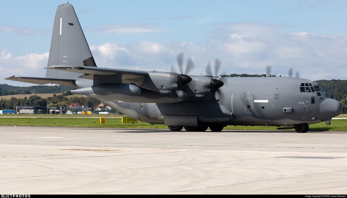 Oceanworldfree's tweet photo. 🇺🇲USMC SUMO54 167926 #AE1BAB 

#KoreaStrait

Lockheed KC-130J Super Hercules https://t.co/x0gusGUVK5