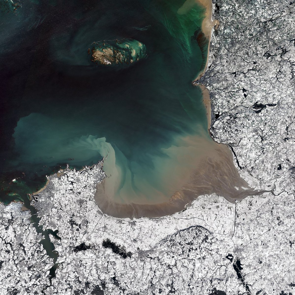 CNES's tweet image. Pas mal non ? C&apos;est français 😌

Vous reconnaissez ? On attend vos réponses 👇 #JeudiPhoto