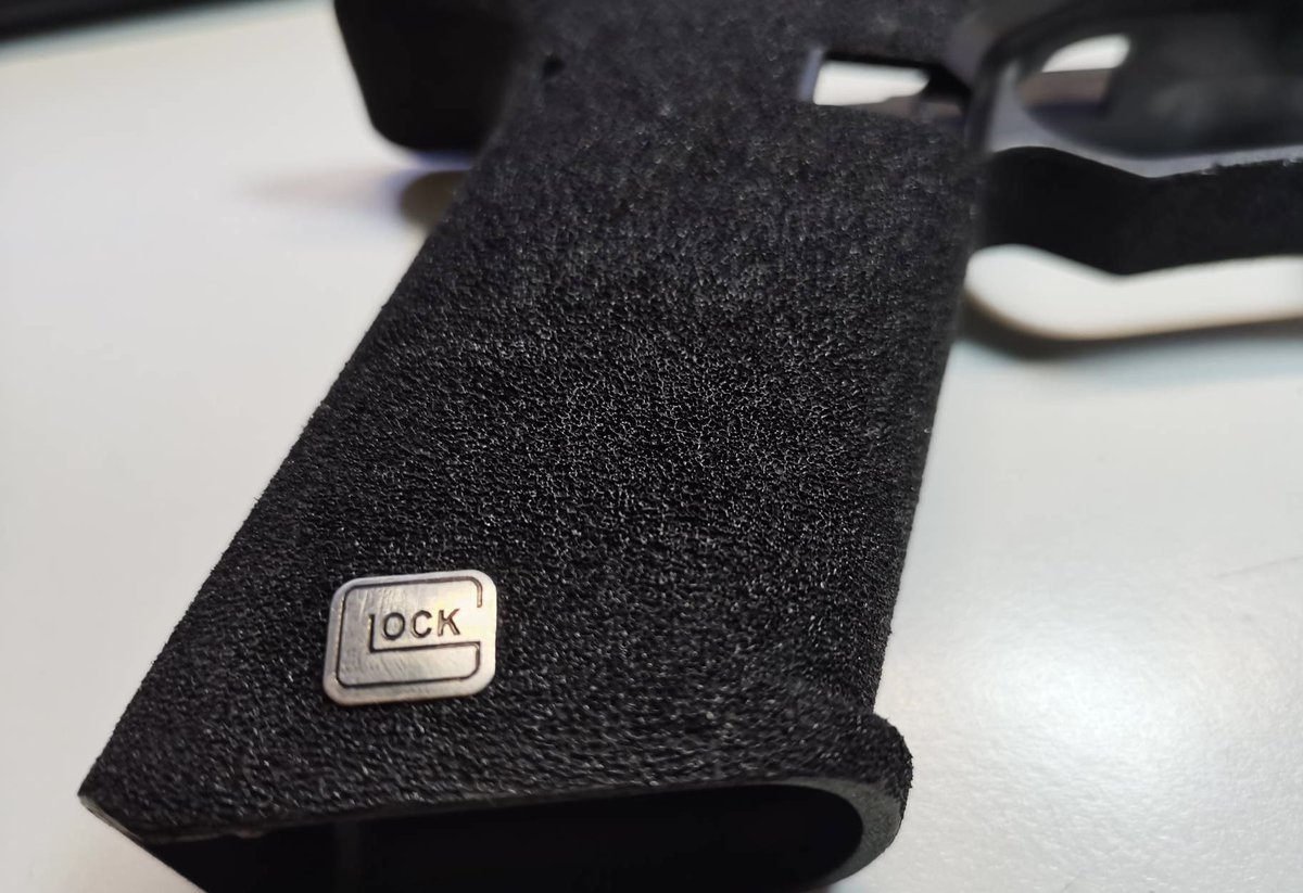 walker_cloud's tweet photo. stippling glock #glock #stippling #customgun #水弹枪 #格洛克 #冷媒 #握把 #Glock https://t.co/zlBCFK3TBB