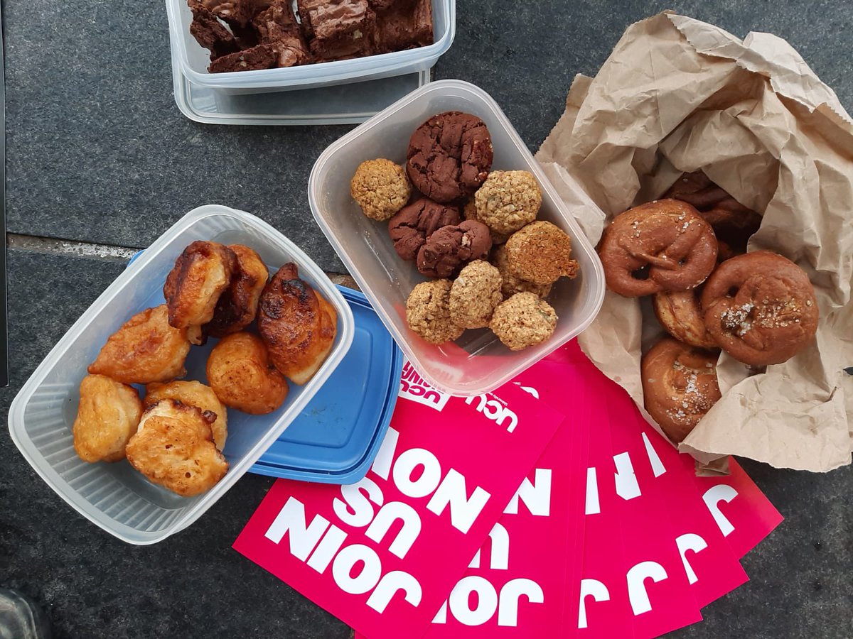 International solidarity on the  pickets: syrian sweets, american brownies, british biccies and german bretzel #ucuRSING