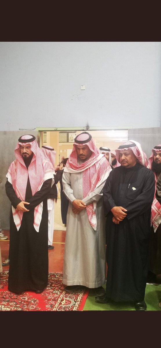 MSmo5112's tweet photo. هذا هو المعلم الفاضل مسفر ابو دهش هذا من غرس القيم في ابنائه الطلاب باسلوبه وطريقة تعامله معهم تحيه من القلب له ولكل معلم يسعى ويفني وقته في تربيه الاجيال.. https://t.co/odhgKiBEJL