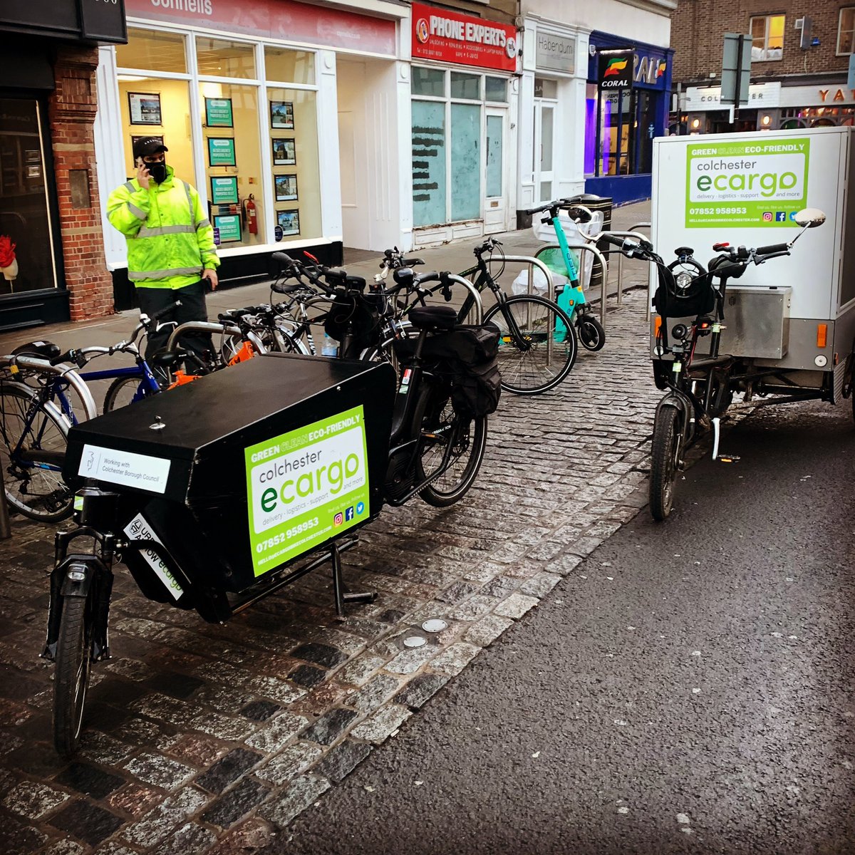 EcargoC's tweet image. In action yesterday across @yourcolchester - a couple of teams, a few bikes, some hi-vis, plenty of coffee and we are on it! Come on Colchester, we can do it! #ecargobikes #cyclelogistics #morebikes #morecycling