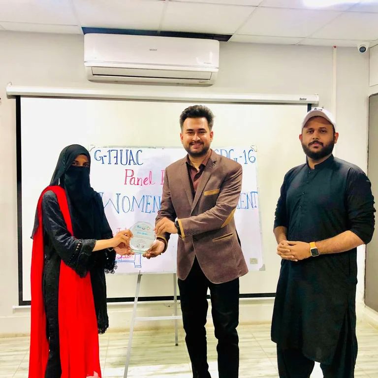 G17Pakistan's tweet photo. There is a quote that; 
        *Women are the real architect of Society*, 
*Mr. Sameer* Ali continued the session with an interactive and an informative session on the role of Digital World in peace building.
@g17global @sdgsclub @g17bhutan #woman @SDG2030 https://t.co/RqKPkEecaS