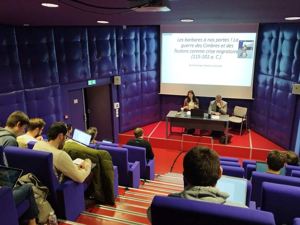 🧐En direct du séminaire sur les crises migratoires à la @MSHAngeGuepin. Introduction par @adane_v et @CatalaMichel . 
Le programme : crhia.fr/fr/agenda/semi…