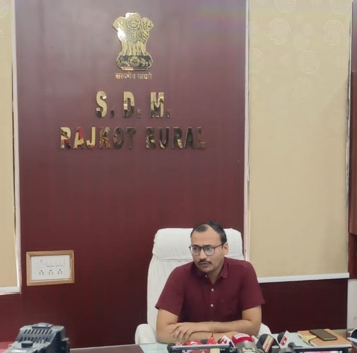 sujaythummar's tweet photo. વયોવૃદ્ધ માતા-પિતાની મિલકત પચાવી પાડનાર સંતાનો માટે કડક દાખલો બેસાડતા @VivekTank_GAS ખંઢેરી ગામની મહિલાને મકાન,5 એકર જમીન અને માસિક રૂ.8 હજાર ચૂકવવા હુકમ કરીને પ્રેરણાદાયી દાખલો બેસાડ્યો
@CollectorRjt @Bhupendrapbjp @SDMRajkotRural @CMOGuj @revenuegujarat @RaghavjiPatel #Salute https://t.co/hvTZyh5y1W