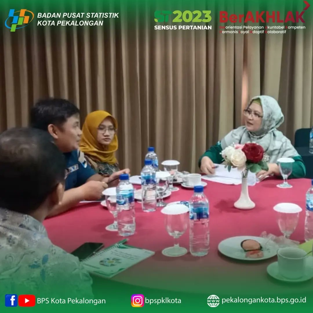 bpspklkota's tweet photo. Kota Pekalongan melaksanakan Focus Group Discussion (FGD) Penyusunan Daerah Dalam Angka 2023 (16/2) di ruang Muria Hotel Howard Jhonson Kota Pekalongan. Acara FGD dihadiri oleh OPD selaku produsen data di Kota Pekalongan, Diskominfo selaku walidata, dan BPS selaku pembina data. https://t.co/YT99Q2DKk1