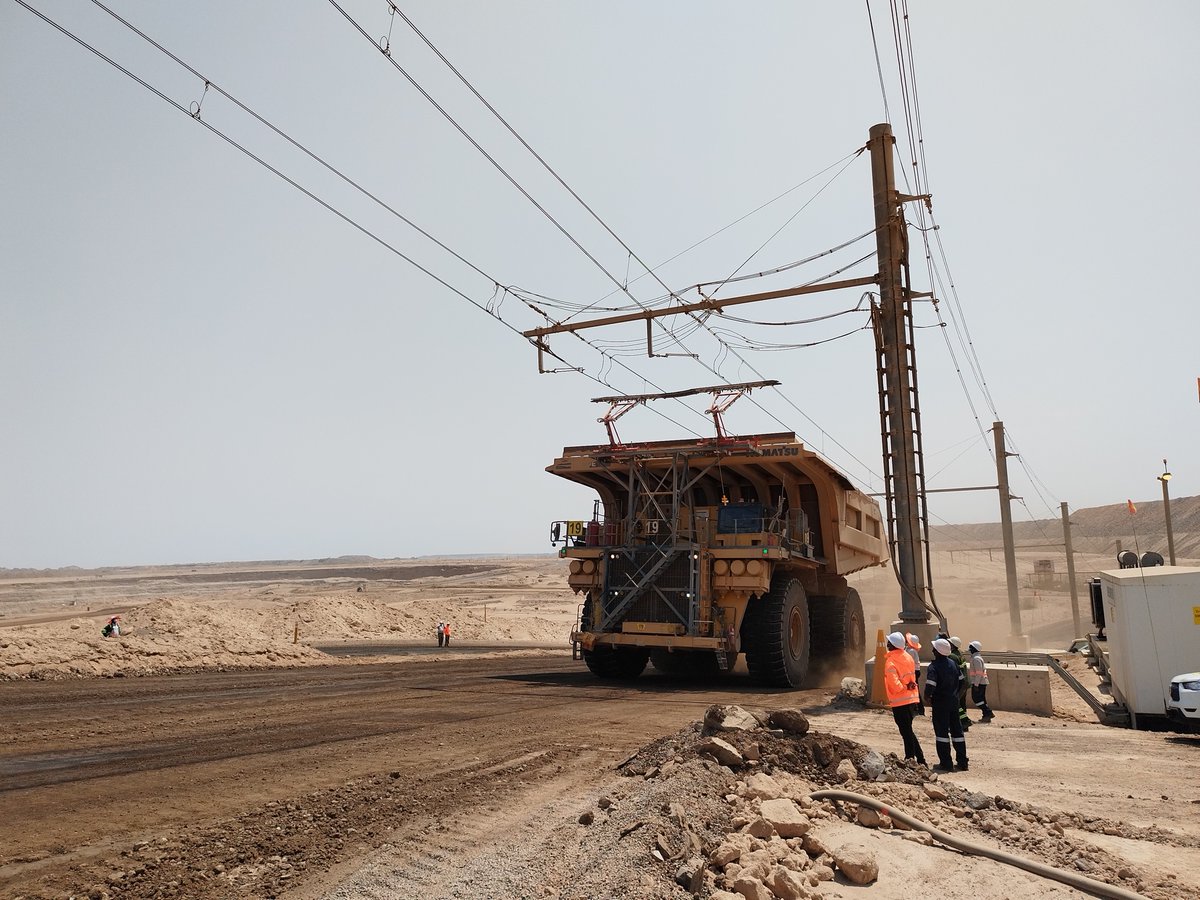 im_mining's tweet photo. Congratulations to #SwakopUranium for recently commissioning its 680 m trolley line at the #Husab mine, #Namibia, initially with two @KomatsuMining 327 t 960E trucks but later expanding to 23 960Es & three Chinese NTE330 trucks from NHL https://t.co/ruhDhZVnHH https://t.co/KD9wyJnnQV