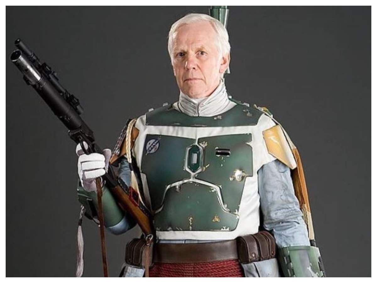 LASTEXITshirts's tweet photo. "Why don't you get your agent onto this; there's a small part, probably a couple of days, but it'd be fun for you to do."

And the rest was history. The late, great Jeremy Bulloch, the original Boba Fett, was born on this day in 1945. - Mike https://t.co/OGIwg1Rmyw