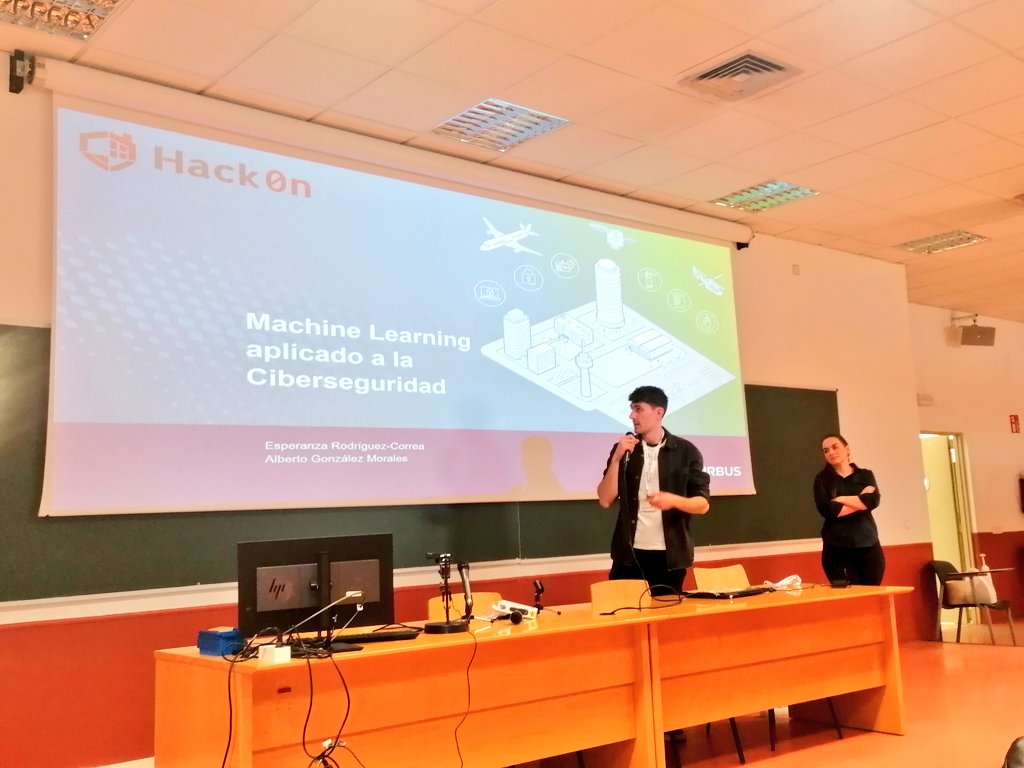 AngelSerranoPhD's tweet image. Comienza la charla de Airbus sobre Machine Learning y Ciberseguridad #HackOn #HackOn2023 #URJC #YoSoyURJC