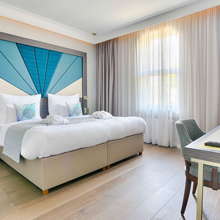 SpainPergo's tweet image. En #Pergo diseñamos suelos de madera de alta resistencia que pueden ser utilizados en situaciones de gran desgaste. Todas las habitaciones del Piestany Spa Hotel fueron reformadas con #suelos de #madera de la gama Lofoten😍Más información  en pergo.es #Interiorismo