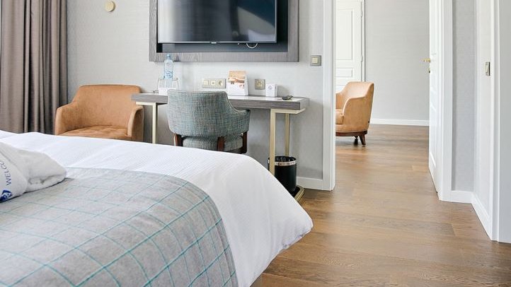 SpainPergo's tweet image. En #Pergo diseñamos suelos de madera de alta resistencia que pueden ser utilizados en situaciones de gran desgaste. Todas las habitaciones del Piestany Spa Hotel fueron reformadas con #suelos de #madera de la gama Lofoten😍Más información  en pergo.es #Interiorismo
