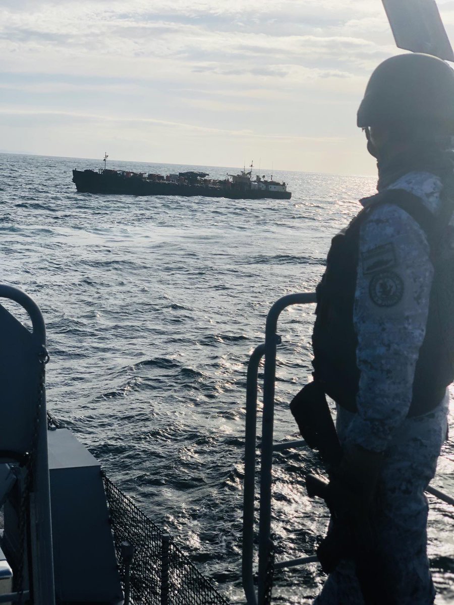 Philippine Navy in Southern Luzon, Intercepted an Oil Tanker Carrying Undocumented Fuel
#ProtectingtheSeasSecuringOurFuture 
#ModernandMultiCapablePHNavy 
#AFPyoucanTRUST