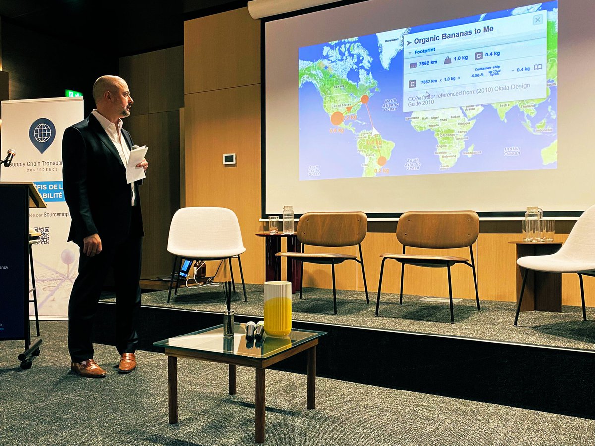 LookSharpParis's tweet photo. Monsieur Bonanni ouvre la conférence sur la transparence de la #SupplyChain et nous explique les raisons de la création de @sourcemap : l’envie de comprendre l’impact social et environnemental des produits. https://t.co/YYycJqm7h3