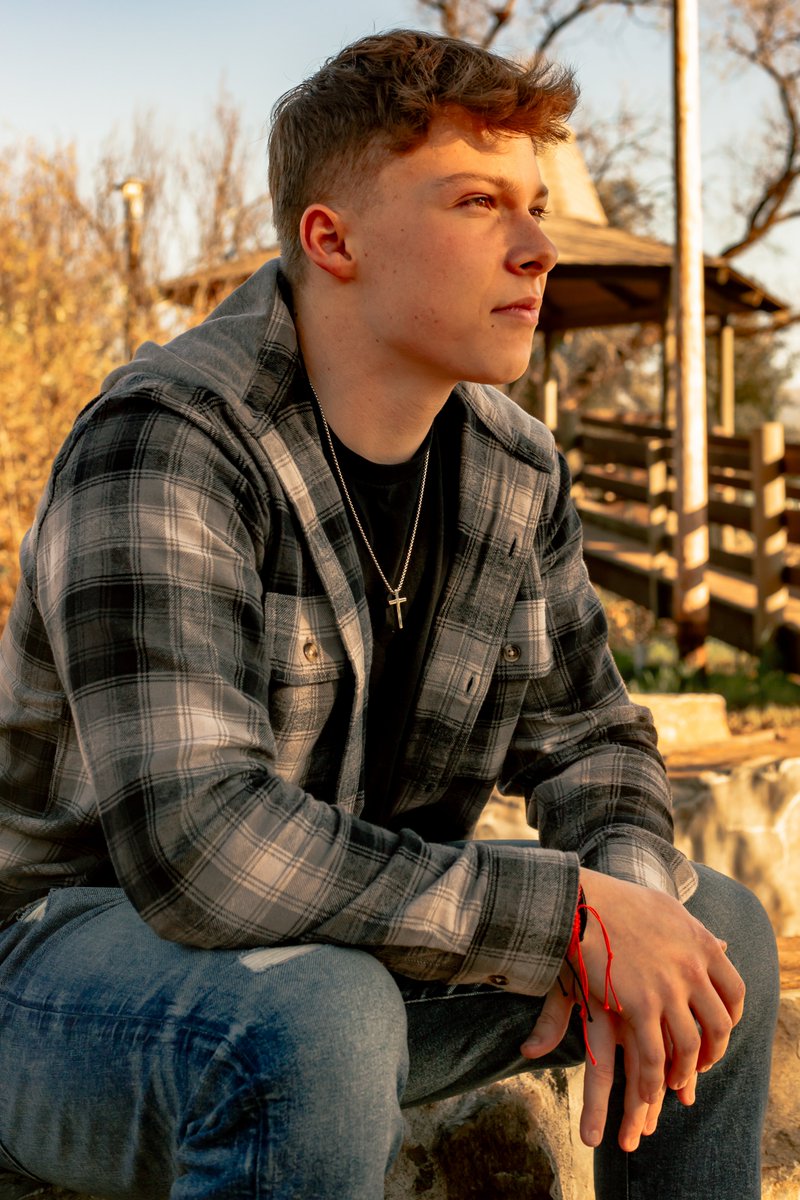 DrillFN's tweet photo. idk how to feel about these senior pics, good or bad https://t.co/A4Bp3JveO2