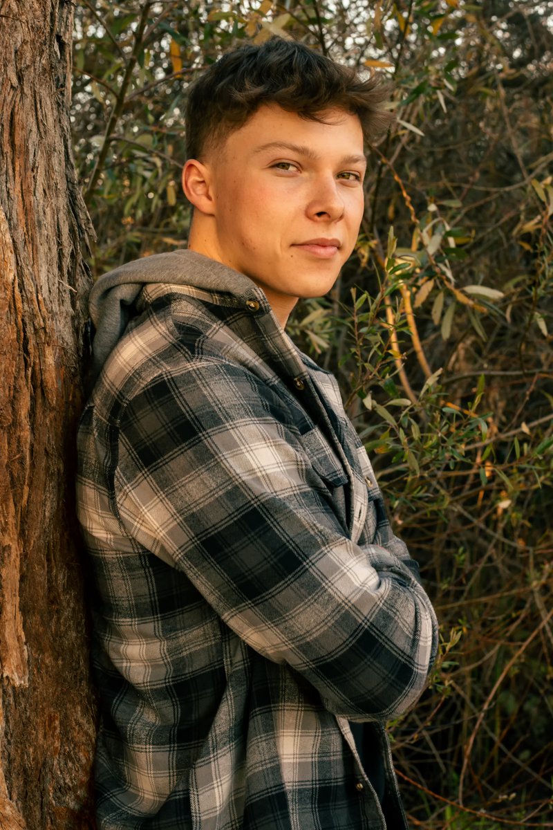 DrillFN's tweet photo. idk how to feel about these senior pics, good or bad https://t.co/A4Bp3JveO2