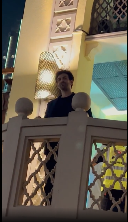hmmbly's tweet photo. showing ur trailer on burj khalifa is nothing new &amp; everyone in the pic u posted did it in their own way, then there is KA whose PR is hell-bent on making him next ibrahim qadri, who even selected the same balcony &amp; spot to wave &amp; watch. be fr &amp; ask his PR to stop setting him up. https://t.co/w9lv9snaSB