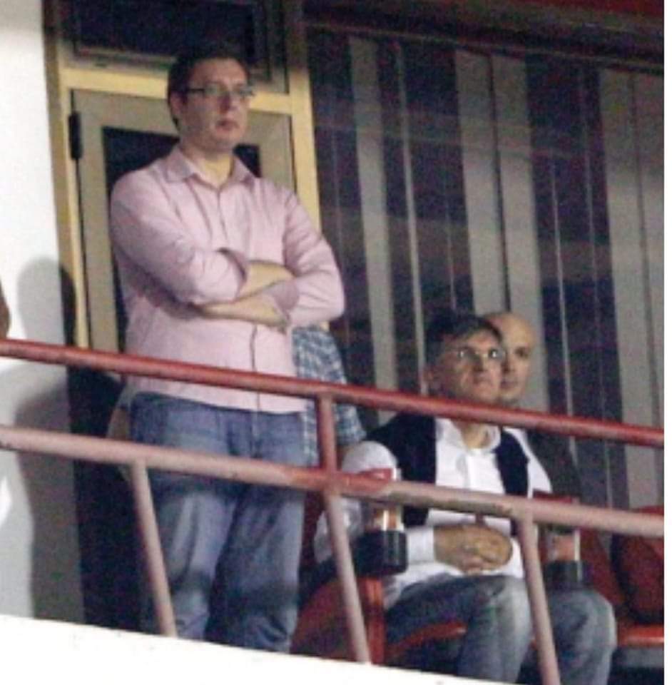 VojvodaMomcilo1's tweet photo. Koji Marović??? Ja ga nisam vidio? 
Spajićevo tinejdzersko prebivalište je gorući problem! https://t.co/7bXELXWov2