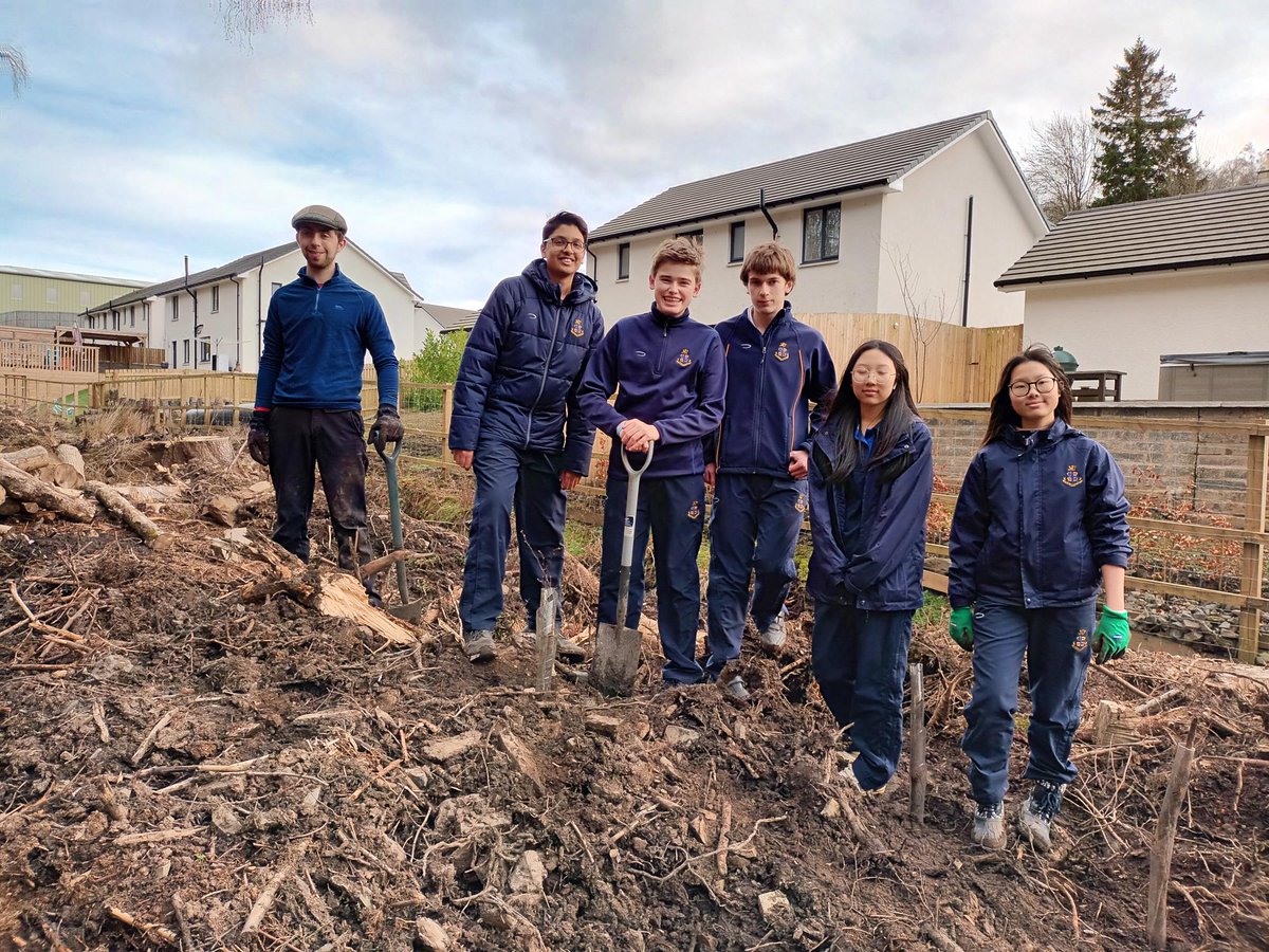 JMA_at_Strath's tweet photo. Reaching our century: the 100th #native tree planted this year by the @JohnMuirTrust John Muir Award Group along the newly dug woodland footpath @StrathallanSchl and we even had chance to take in the snowdrops &amp; celandines! @ScotlandTBP @RewildScotland @nature_scot @ScotWildlife https://t.co/Aev3DCrZwp