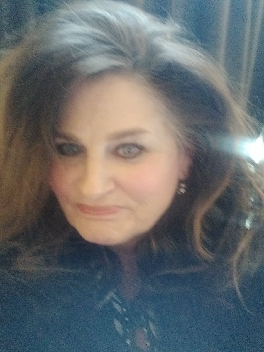 HAPPY Thursday to all. AS we continue to walk this journey together lend a helping hand when you can. BE that one that goes the extra mile❤️💯✝️☮️🤠✅🥰