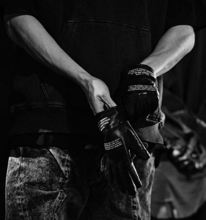 yunotized's tweet photo. jaehyun's hands.. 😵‍💫 https://t.co/yEnxjffHPI