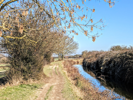 HertsWalker's tweet photo. NEW Walk 228: Tring Long Loop, 10.2 miles (16.5 km) with 210m of ascent. Includes parts of The Ridgeway through The #Chilterns, and a few pub options along the way. 

https://t.co/vtgcHw21su

#Hertfordshire #Hertfordshirewalks #freewalks https://t.co/ciued0nQ9Q