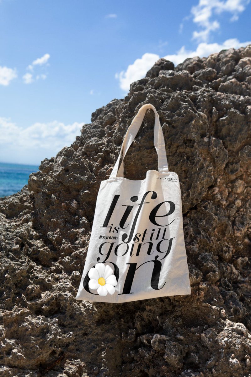 fe_ver_few's tweet photo. Hii guys 💚 Ada tote bag super cute buat naro PVC bag-mu after concert 😳

— 인생, life • 𝑑𝑟𝑒𝑎𝑚 𝑡𝑜𝑡𝑒 #1 

harga normal R̶p̶.̶ ̶1̶0̶0̶.̶0̶0̶0̶ 
harga spesial 𝗧𝗗𝗦 𝟮! ✨Rp. 50.000✨
𝘿𝙋 Rp. 20.000 (bisa COD venue!)

♡ Limited ready stock
♡ Reply/DM for more info 🌼 https://t.co/usmY9JcThP