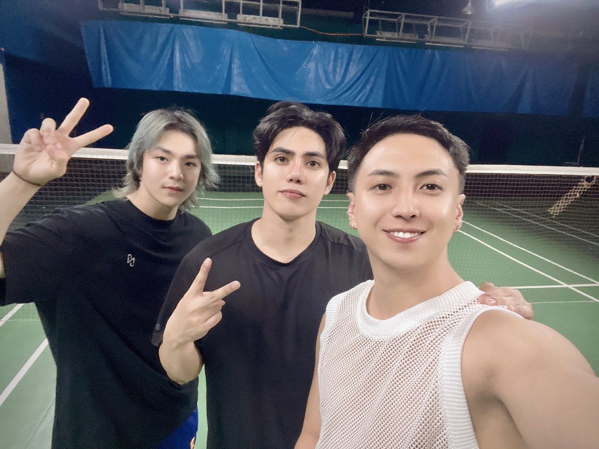 VincentIgno's tweet photo. GOOD GAME last night!!! Missed you @stellajero_ and @vxonc13. ‘Til next time 👌🏼🏸💪🏻 #sb19 #vxon #atin #vixies https://t.co/ZZQNiCQWv0