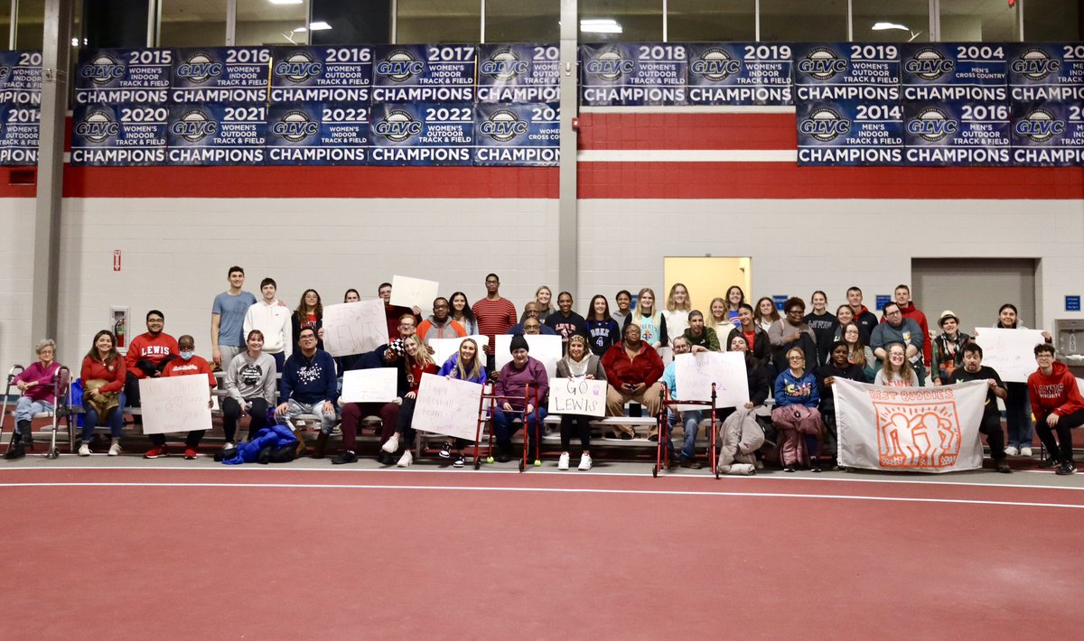 LUBestBuddies_'s tweet photo. Flyers Win! Thank you to the Athletics Department, and the Mens Volleyball team. Additionally, thank you to the following teams for arranging activities: Womens Volleyball, Women’s Soccer, Women’s Basketball, Men’s Basketball, Men’s Soccer, etc. We had a fantastic evening! ✈️🏐 https://t.co/Gv7IaH2TL3