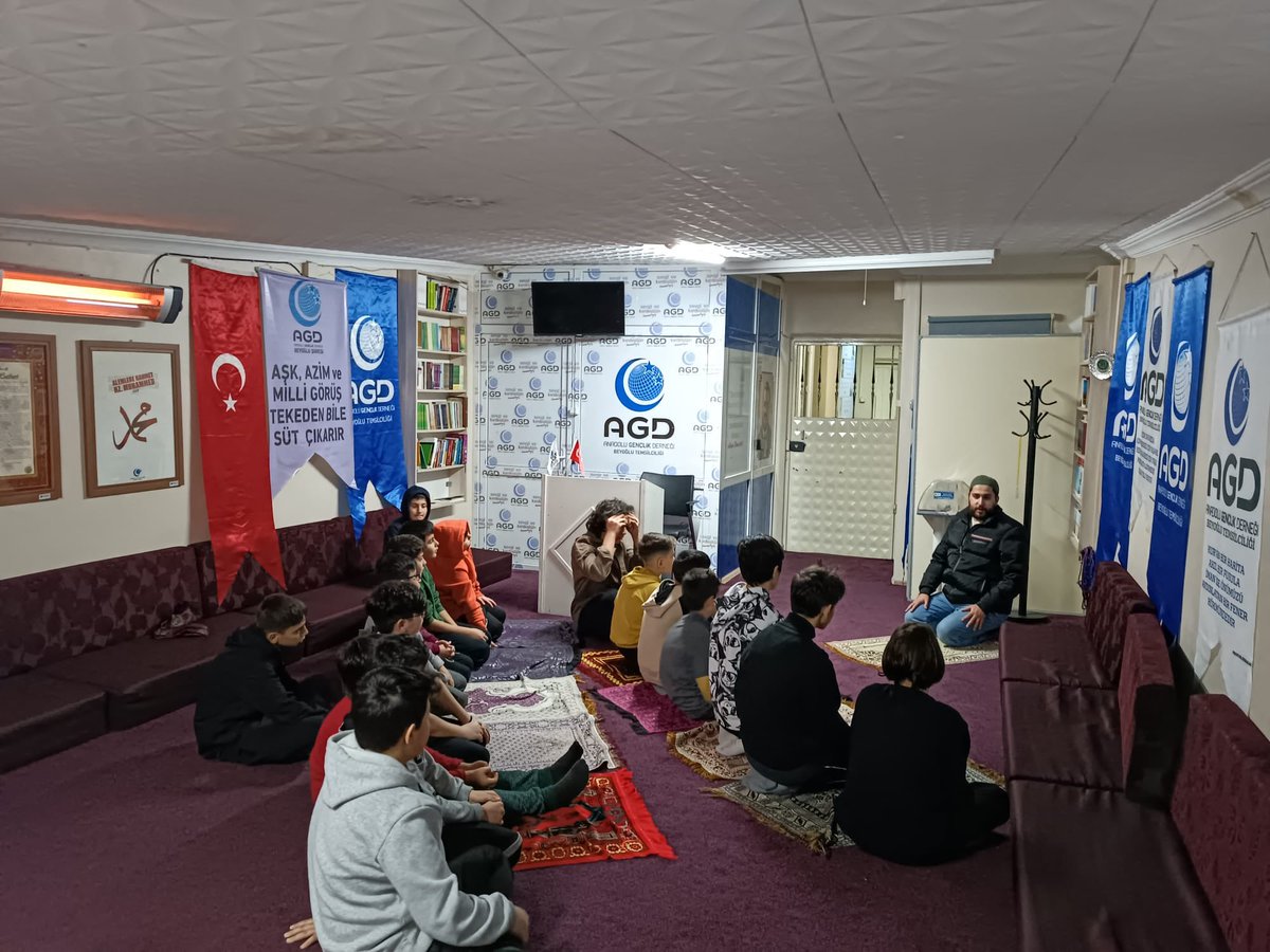 agdbeyoglu1's tweet photo. Ortaokullu kardeşlerimizle haftalık buluşmamızı gerçekleştirdik.

@MilliGenclik 
@agdorgtr 
@agdortaokullar 
@agdistanbulort 
#agdbeyoglu https://t.co/IH28Er1IPN