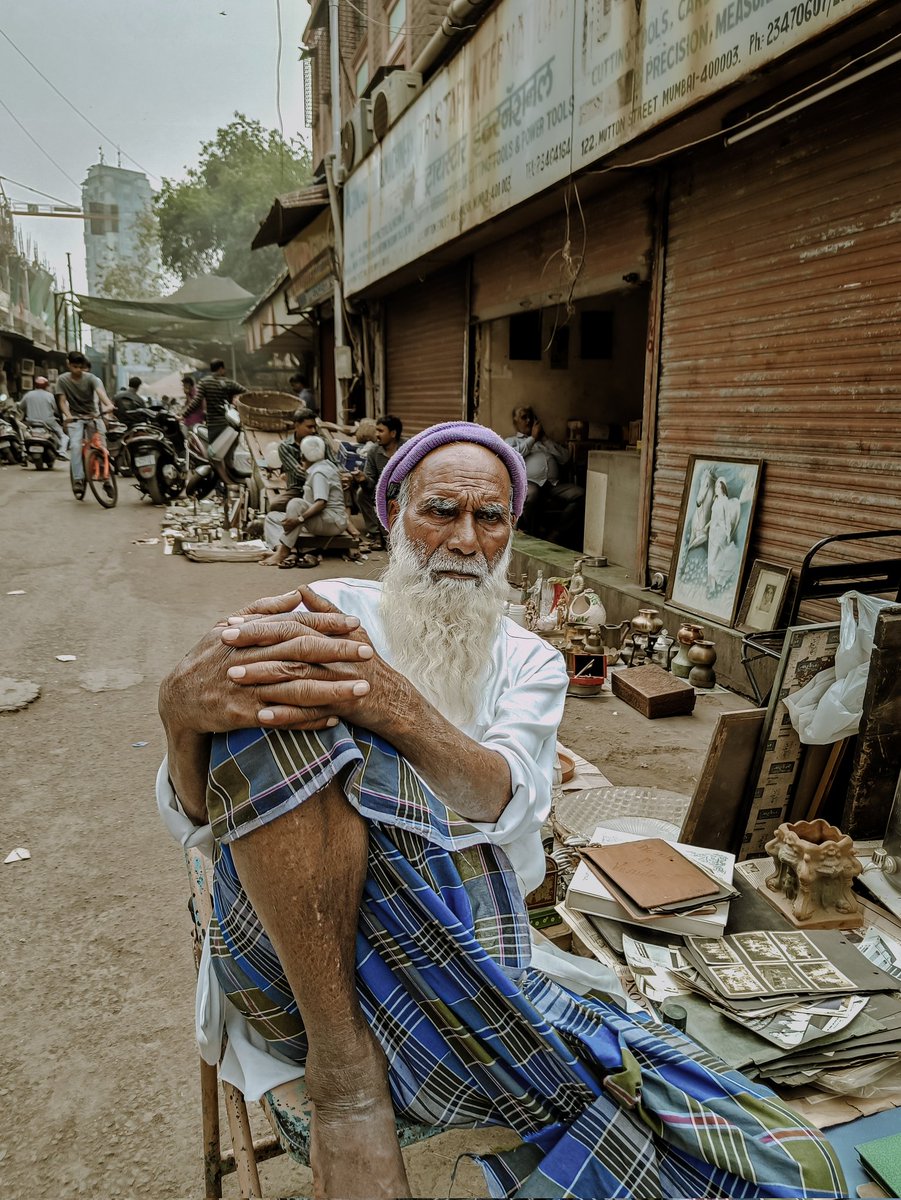 Portrait love ❤️
.
.
Device <a href="/RedmiIndia/">Redmi India</a> 
Pindle Post: pindle.io/web/share?sid=…
.
.
#NFTsCommunity #streetphotography