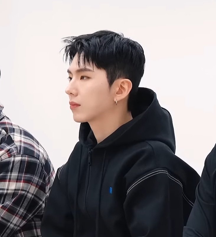 kihyunmoments's tweet photo. 🖤🖤 https://t.co/6pEaPg7b3h