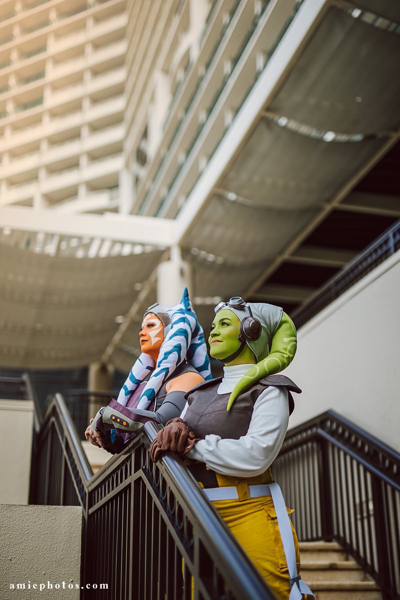 SirensCallCo's tweet image. Because we have hope 💚🧡

📷: @amiephotos 
Ahsoka: @Funscuttle
@starwars @vanmarshall 

#holmat #StarWarsRebels #starwarscosplay #starwars #herasyndulla #ahsokatano