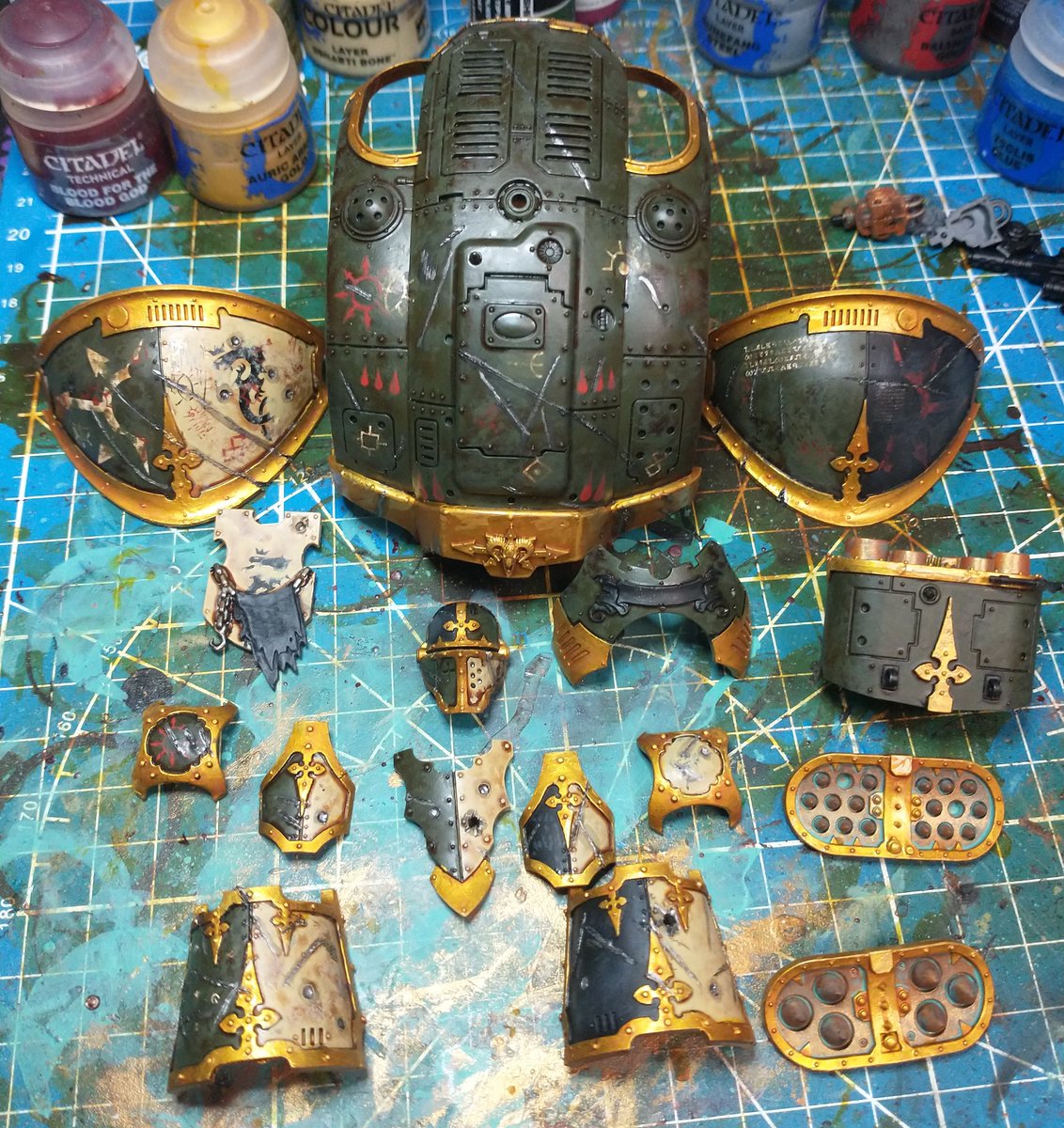 soon_rook's tweet photo. #hobbystreak day 10- trim highlighted and panels touched up. #WarhammerCommunity #warhammer40k #paintingminiatures #paintingwarhammer #miniatures #miniature #paintingminis #minis #miniaturepainting https://t.co/7psI0TXHQv