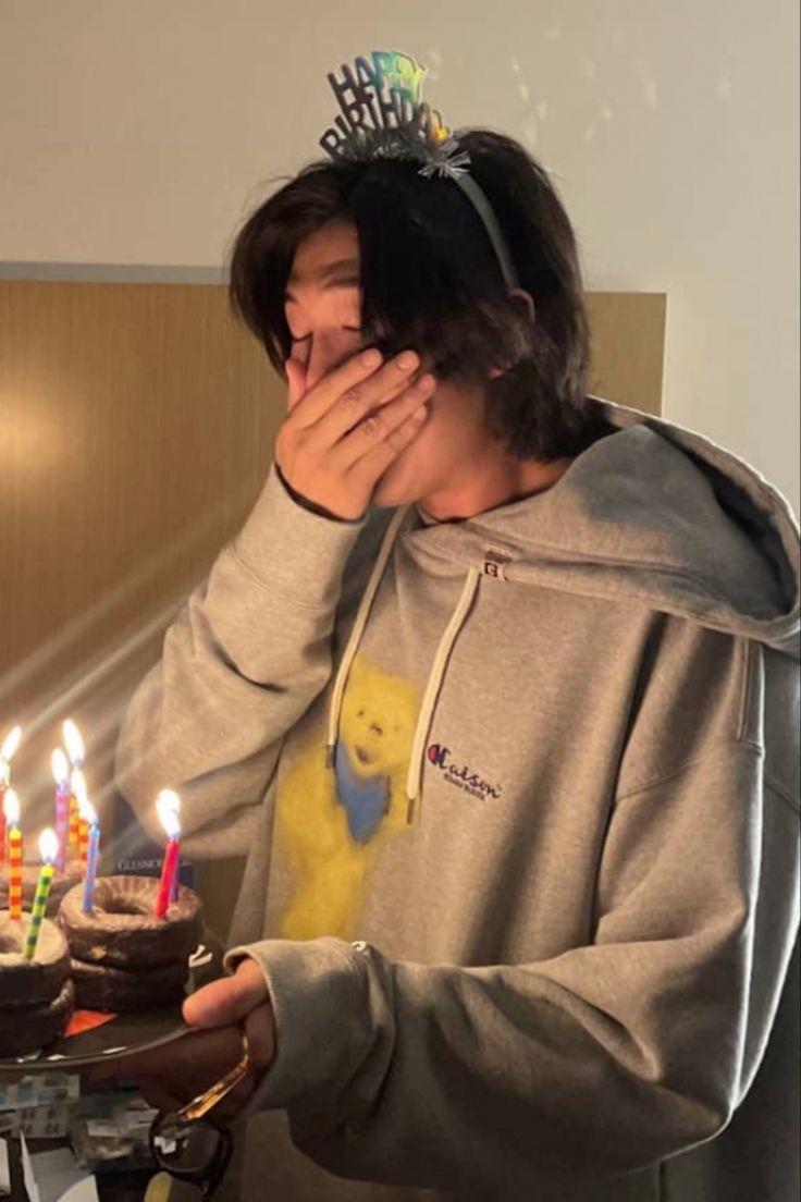 tinyknjpics's tweet photo. OMG HI IM BACK! NO I DIDNT GO TO JAIL BUT, I broke up with my now ex who tried to manipulate me to drop bts &amp; kpop bc he thought I was a bitch for being "too invested" so I stopped posting then I forgot the password but now I'm back and I wanna post more as a fuck you to my ex https://t.co/6cV3aJRzjT
