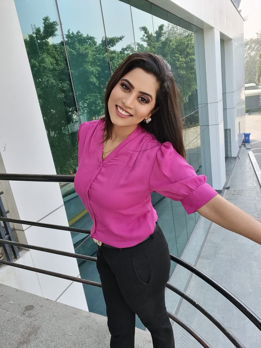 anchorpooja's tweet image. Happy Thursday 🌸

#goodmorning #HelloTwitter #OOTD #Potd #Happyme #Thursday #PinkDay