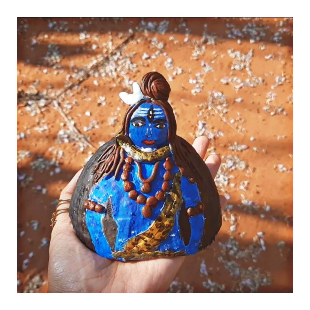 Shiva 🔱
Made from waste coconut shell 
Video tutorial: youtu.be/ajp1AhChxZY

#Shivratri #Shiva #bestoutofwaste #DIY #coconutshell #ArtistOnTwitter