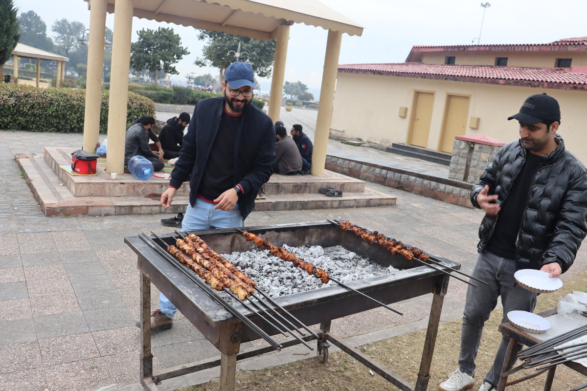 bitsol_official's tweet photo. Last week's BBQ was a perfect example of how we come together as a team to enjoy each other's company.
From delicious BBQ to fun games, it was a great opportunity to bond with our coworkers.
#bitsol #lifeatbitsol #bbq #fun #activity #games #culture #opportunity #outdooractivities https://t.co/Zae74KZBYT
