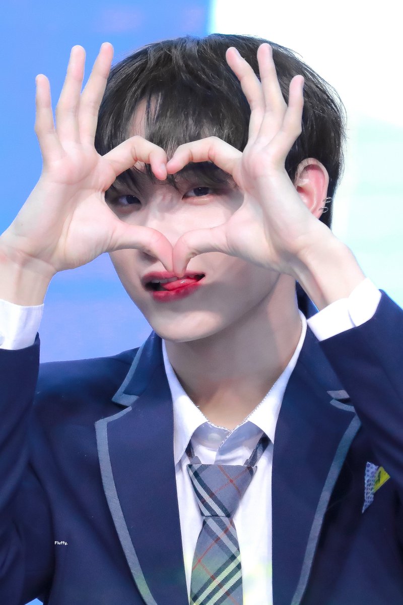 fluffy040624's tweet photo. 2211211  교복...🍼 #기석 #GISEOK #DKZ https://t.co/8qLCj0tmJ0