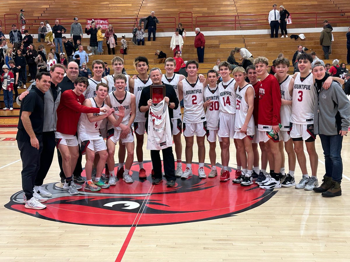 High school boys basketball: Bountiful’s Mike Maxwell earns coaching win No. 500 deseret.com/2023/2/15/2360…